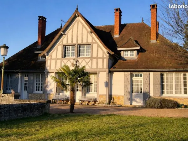 Exclusivité Demeure de caractère - Maison d'industriel en colombage chêne - Saint-Amand-Montrond