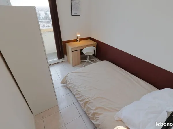 Chambre meublée avec balcon - Tout confort - 40' de Paris