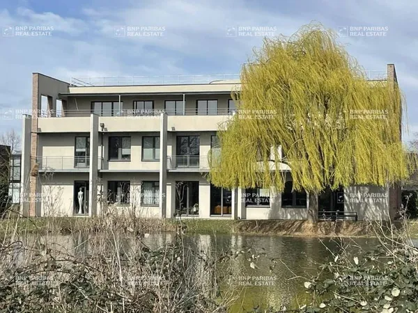 Bureau 323 m²