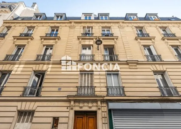 PARIS 17 Rue Sauffroy à 2 pas du Square Saint-Croix situé au 1 er étage d'un immeuble entretenu agré