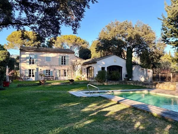 Maison 7 pièces 210 m²