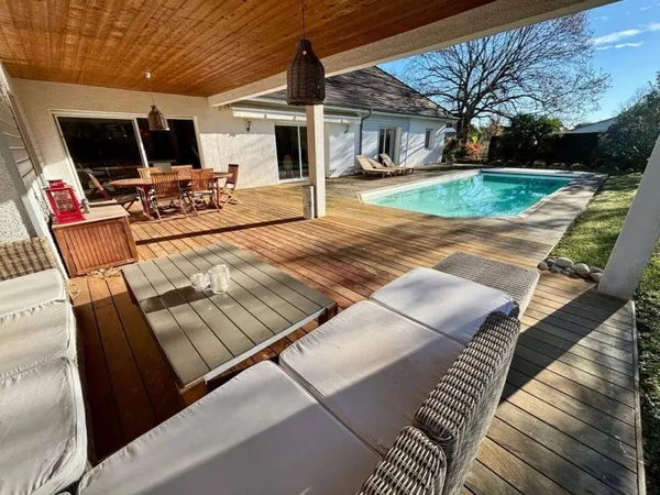 Maison 6 pièces 220 m²