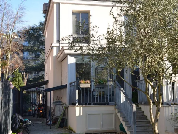Mansard entièrement rénové 7 Pièces 170m2 - Dépendance indépendante