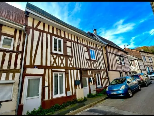 Immeuble de rapport loué par association d'état