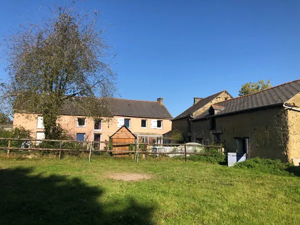 Lanrelas - longère avec 1 hectare, dépendances, bâtiment agricole