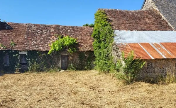 Maison ancienne avec grange joli terrain à rénover
