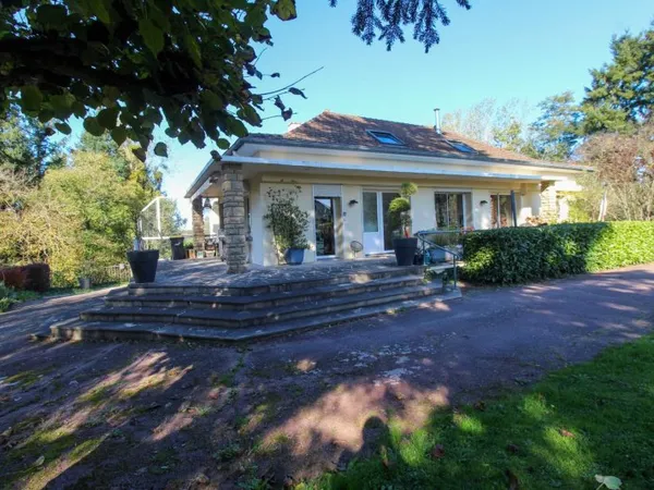 Propriété avec étang privé sur 1,5 hectare