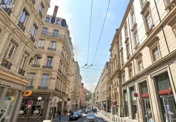 Commerce habillement/textile 135 m²