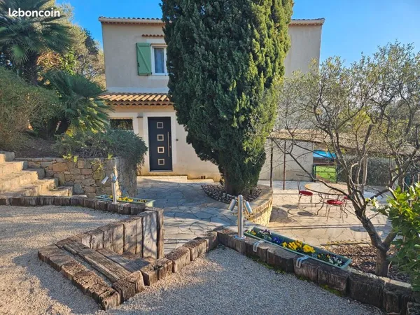 Villa rénovée avec piscine/garage & vue dominante