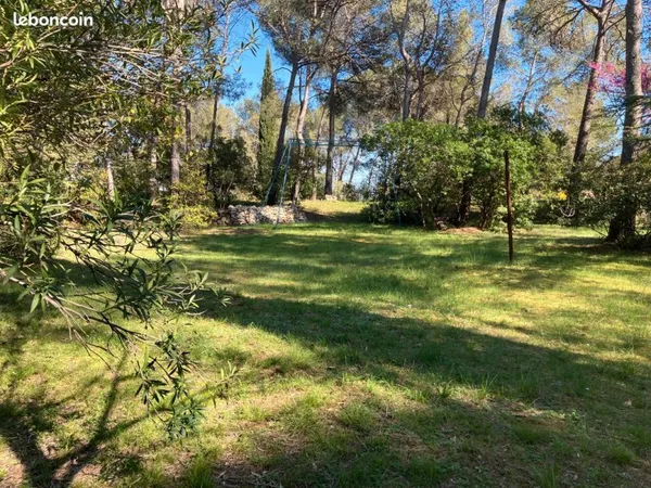 Terrain constructible 1313 m2 Saint-Clément-de-Rivière centre