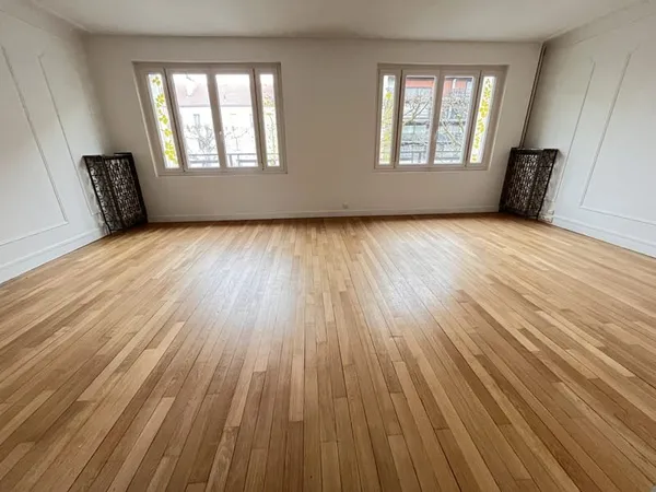 Dans l'immeuble du théâtre, beau 3 pièces