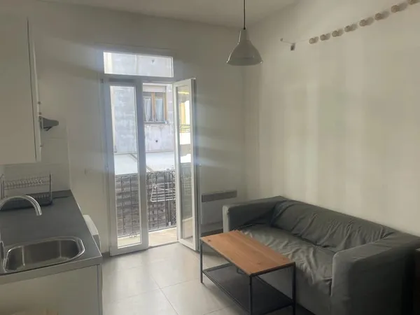 Nice, agréable studio de 20 m2, mezzanine sur balcon habitable