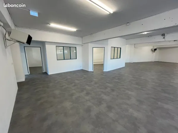 BUREAUX / OPEN SPACE 300 m² - LUMINEUX - PLATEAU MODULABLE - AURILLAC