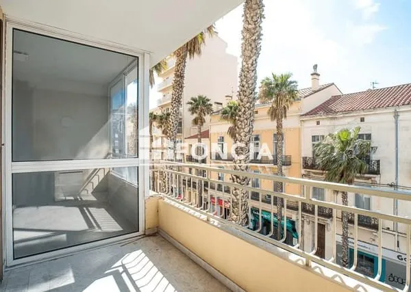 Place Catalogne Grand T3 terrasse sud