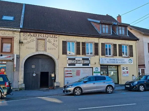 AUDINCOURT Maison + locaux bord Doubs