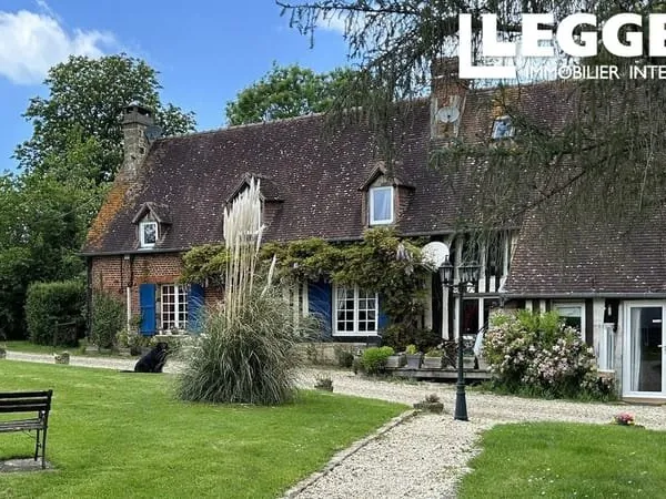 Ensemble Immobilier en briques et colombages au coeur du PAYS D 'AUGE entre LISIEUX ET ST PIERRE EN 