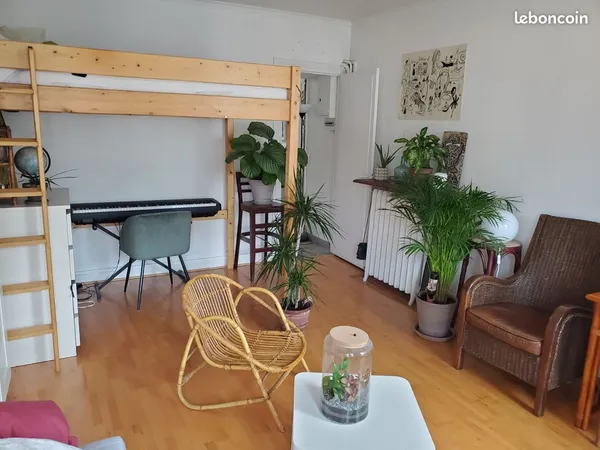 Grand studio meublé avec balcons - Paris 8ème St Lazare / Havre- Caumartin