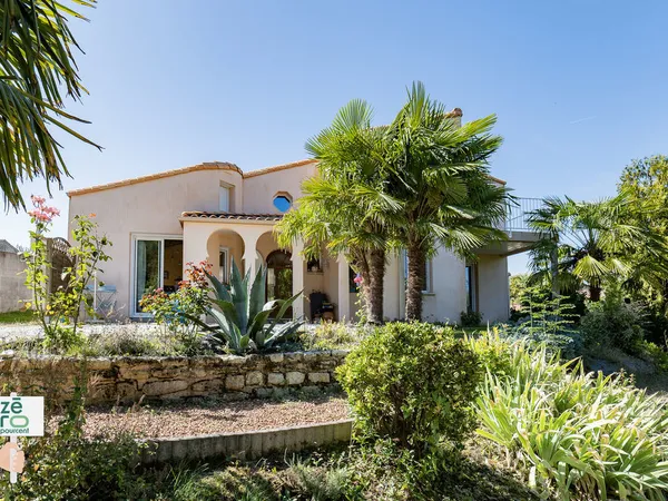 Maison familiale au calme avec beaux volumes et grand terrain cadre de vie privilégié