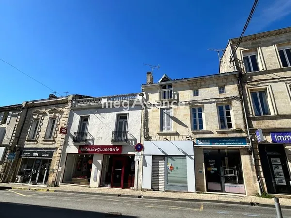 Bel ensemble immobilier rénové - Local commercial + appartement T3
