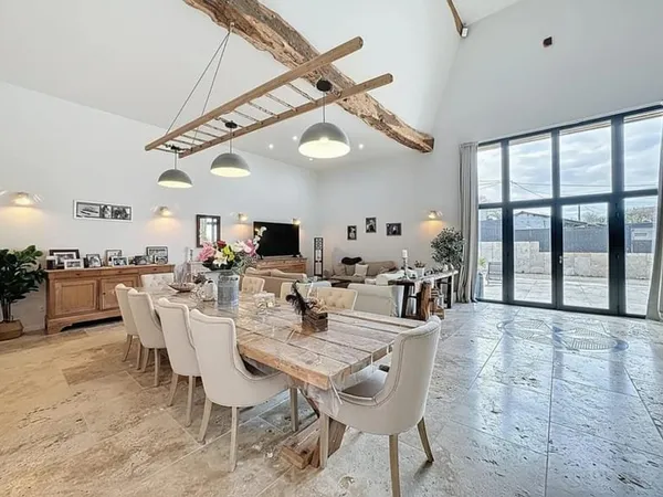 Loft d'exception de 247m² avec volumes spectaculaires à Corbelin