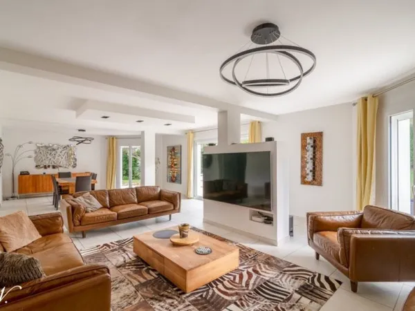 Villa de 8 pièces principales