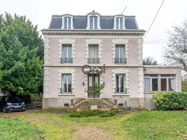 Maison 8 pièces 235 m²