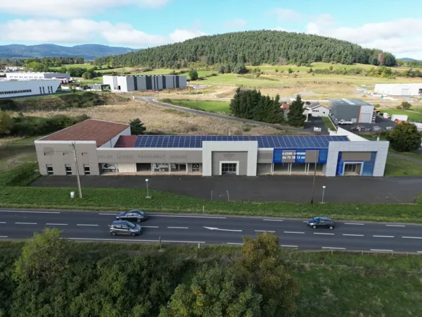 Bâtiment industriel et/ou commercial de 2 480 m² - ZA des Fangeas - 43370 SOLIGNAC SUR LOIRE