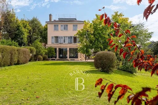 Maison 7 pièces 270 m²