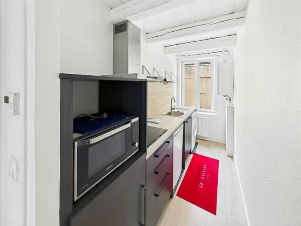 *F2-semi meublé-cuisine équipée - salle de douche - machine à laver