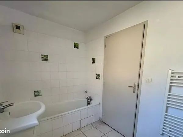 Part loue t3 à sarrians