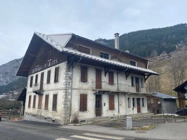 Bâtiment du 19e siècle à rénover, La Chapelle-d'Abondance