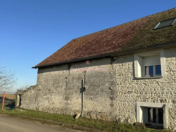 Belle grange viabilisée avec toiture récente , à aménager pour résidence principale ou investissemen