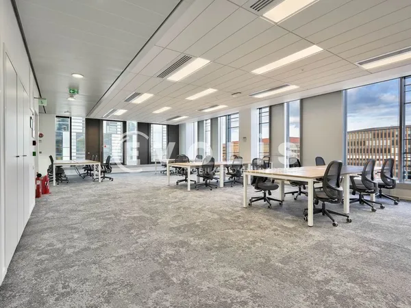 Bureaux - A LOUER - 695 m² non divisibles