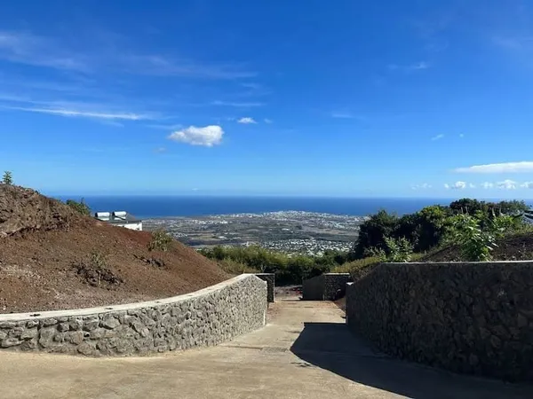 Terrain 240 m²