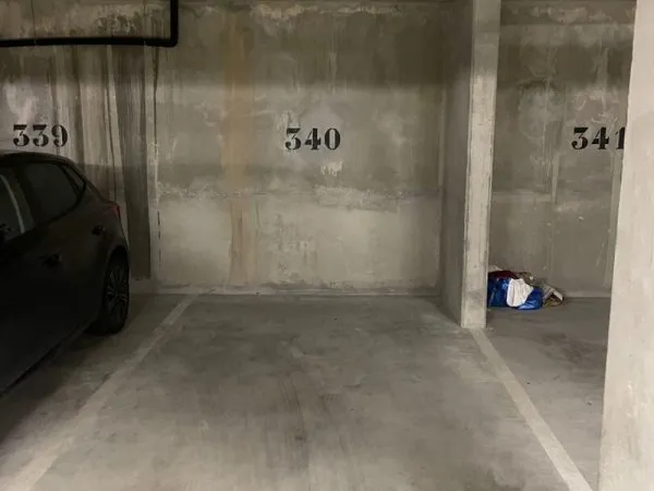 Parking / box Poissy 13 m2