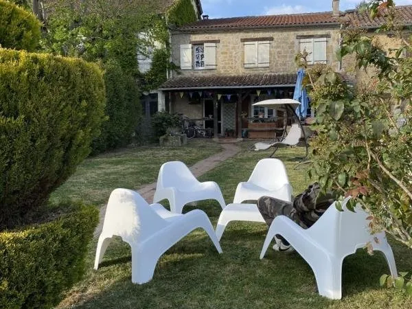 A vendre proche de Marciac : charmante maison de village très spacieuse avec 5 chambres, jardin et d