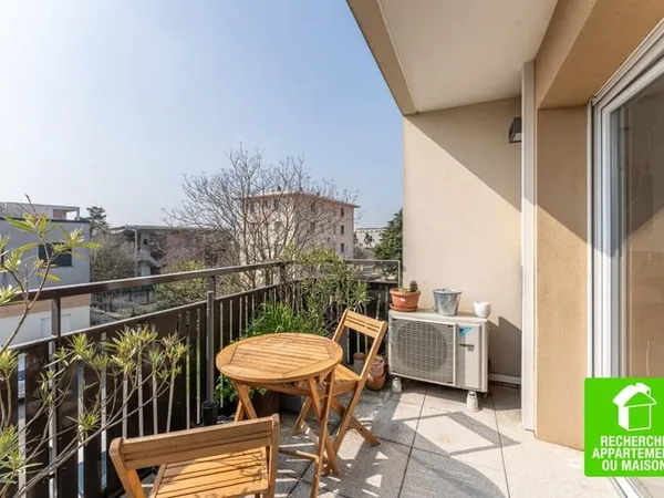 APPARTEMENT T4 RÉCENT AVEC VUE SUR LE CHÂTEAU SAINT-PRIEST