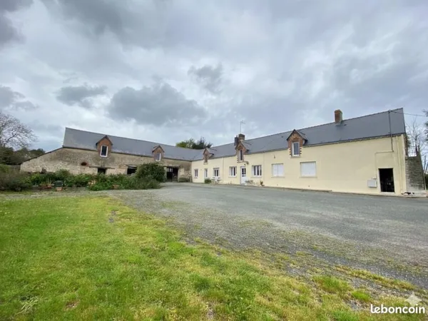 Ancien corps de ferme à Avessac 44460 comportant 7 pièces et des dépendances