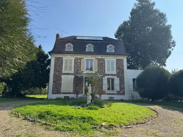 Belle demeure style mansard de 7 pièces de 150 m² à Héricy