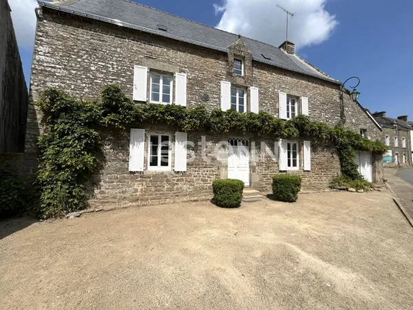 Maison de caractère à vendre, bourg de Trédion, 172 m² avec dépendances sur environ 2500 m² de terra
