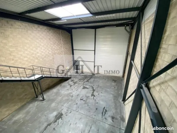 Local industriel 270 m²