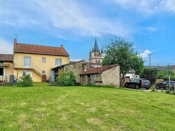 Vivez grand dans une commune paisible : maison avec jardin,