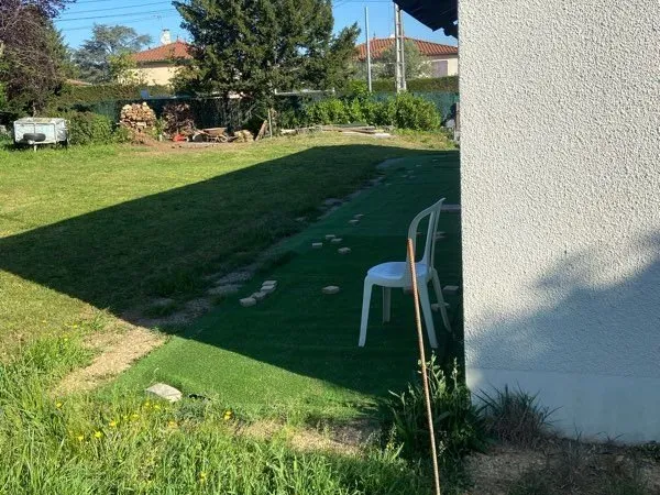 Maison individuelle de plein pied hors lotissement avec terrain constructible