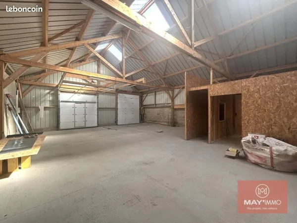 Local d’activité et entrepôt Vente Cossé-le-Vivien   174000€