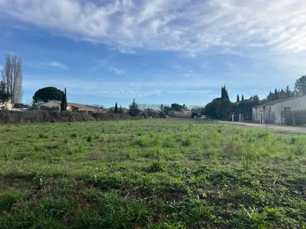Terrain 600 m²