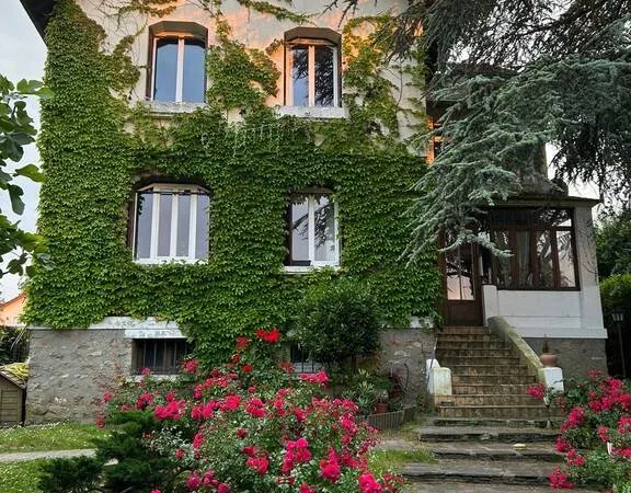 Maison 10 pièces 334 m²