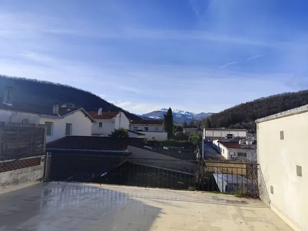 LAVELANET, PROCHE CENTRE, T4 RENOVÉ AVEC VUE SUR MONTAGNES