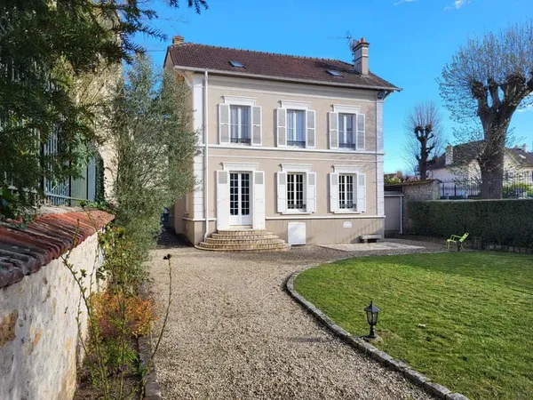 QUARTIER GARE - MAISON ANCIENNE - 7 PIECES