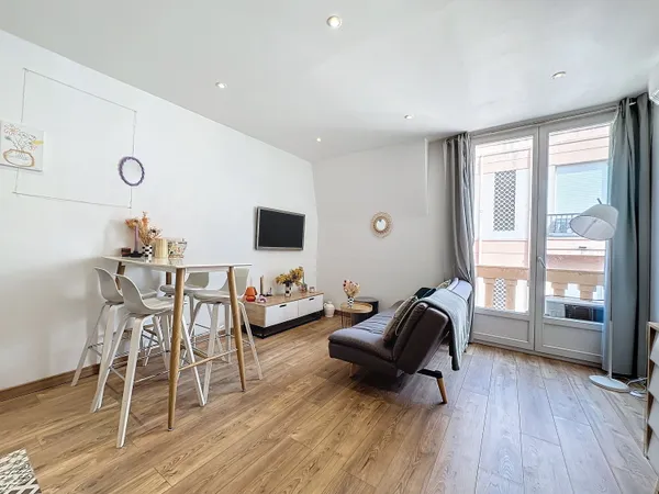 SEPT 26 - Loue appartement