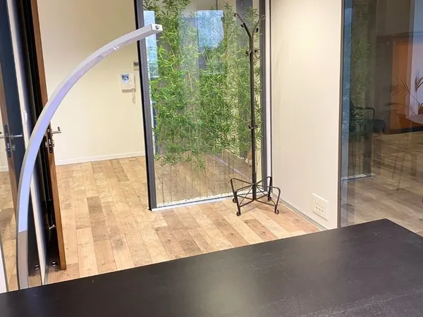 Bureau clé en main pour 1 à 2 personnes, idéal pour vous concentrer sur votre business